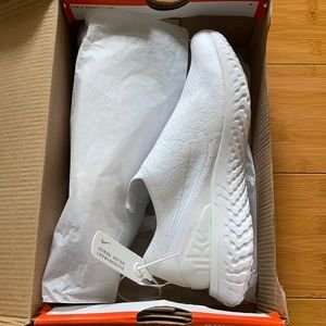 WHITE NIKE SNEAKERS- EPIC PHANTOM REACT FLYKNIT